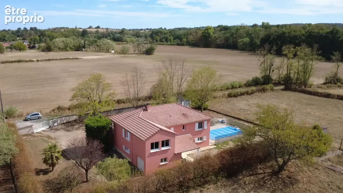 Maison 5 chambres, avec piscine et dépendances, sur un terrain de 4400 m² - photo 3