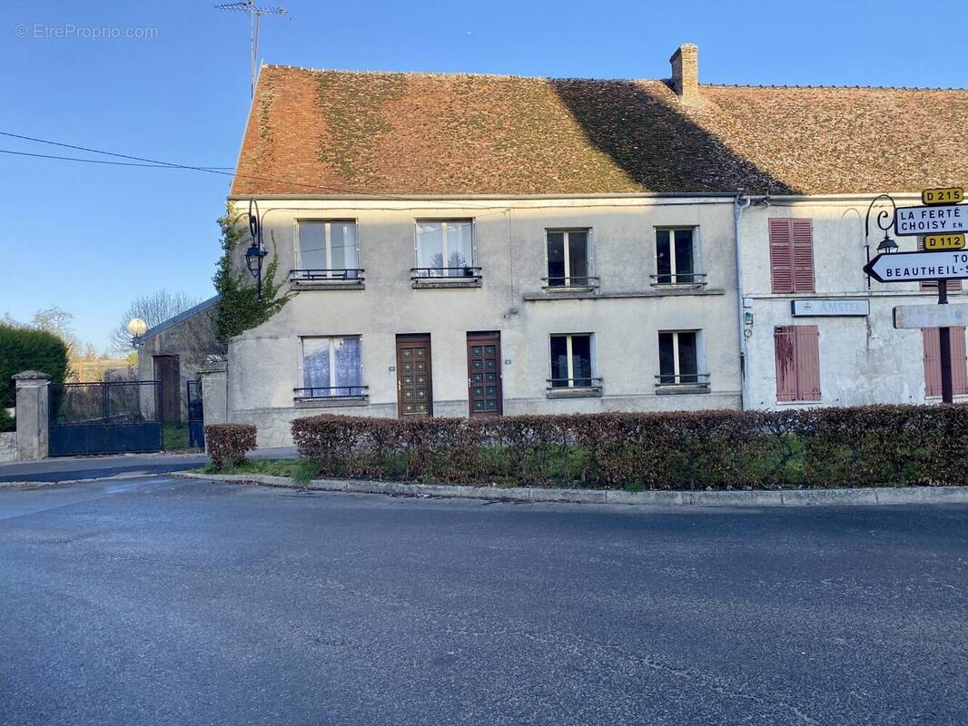 Façade - Appartement à CHEVRU