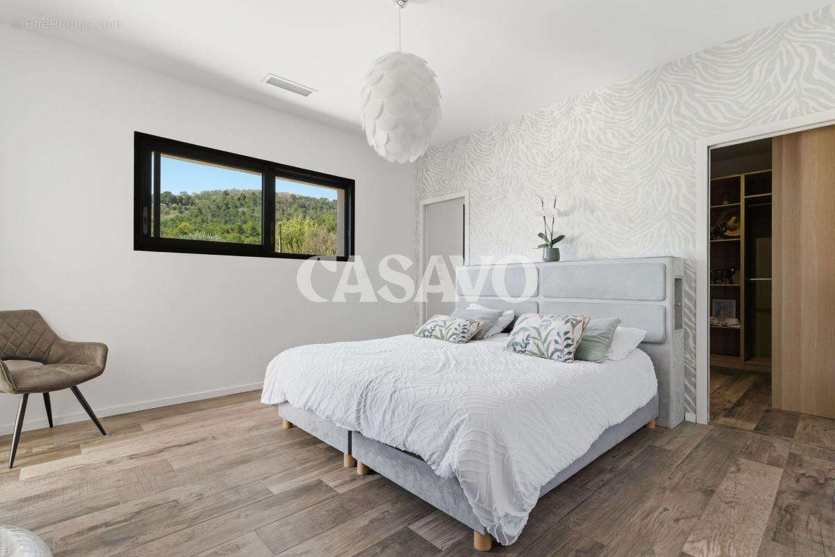 Maison à LE PUY-SAINTE-REPARADE