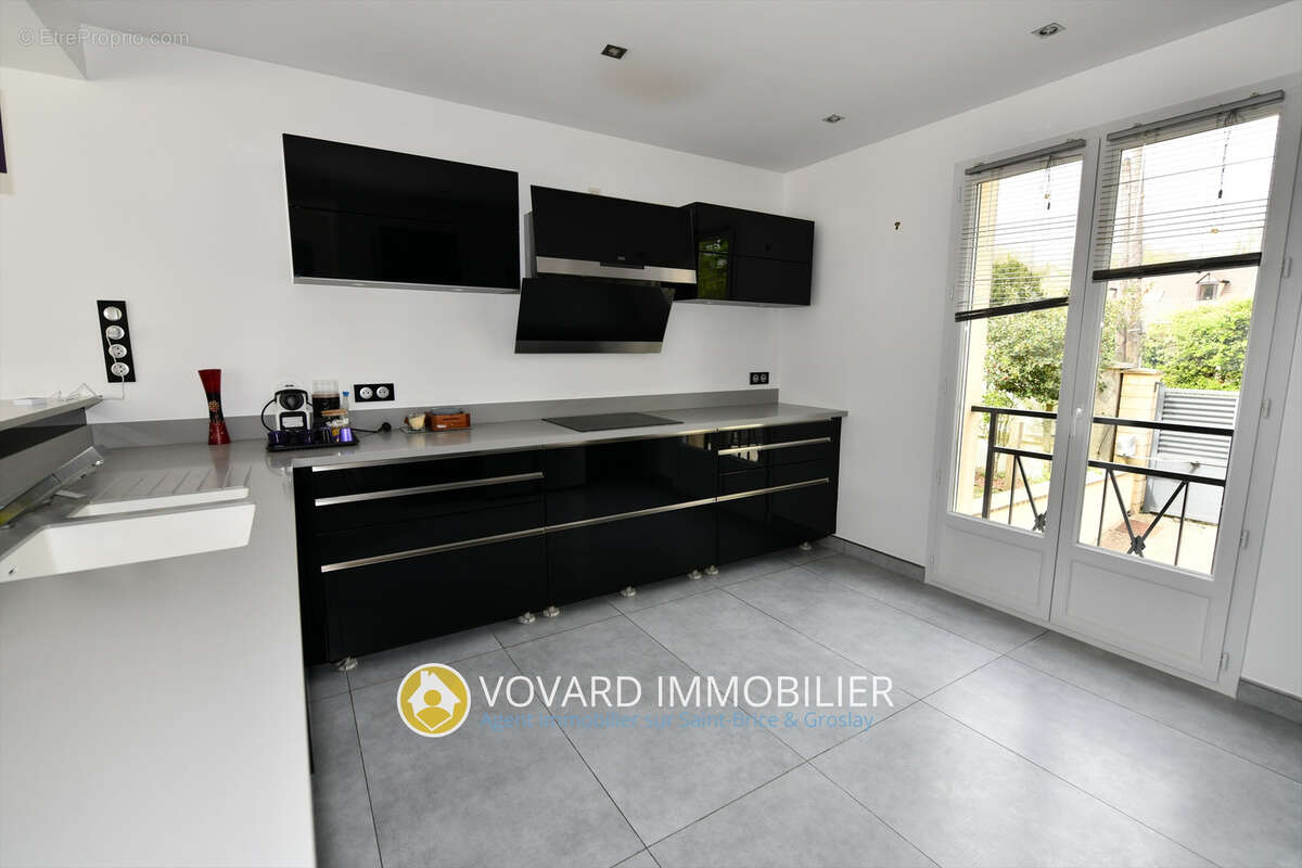Maison familiale de 179 m2 avec 5 chambres, garage et sous-sol total de 92 m2 - photo 5