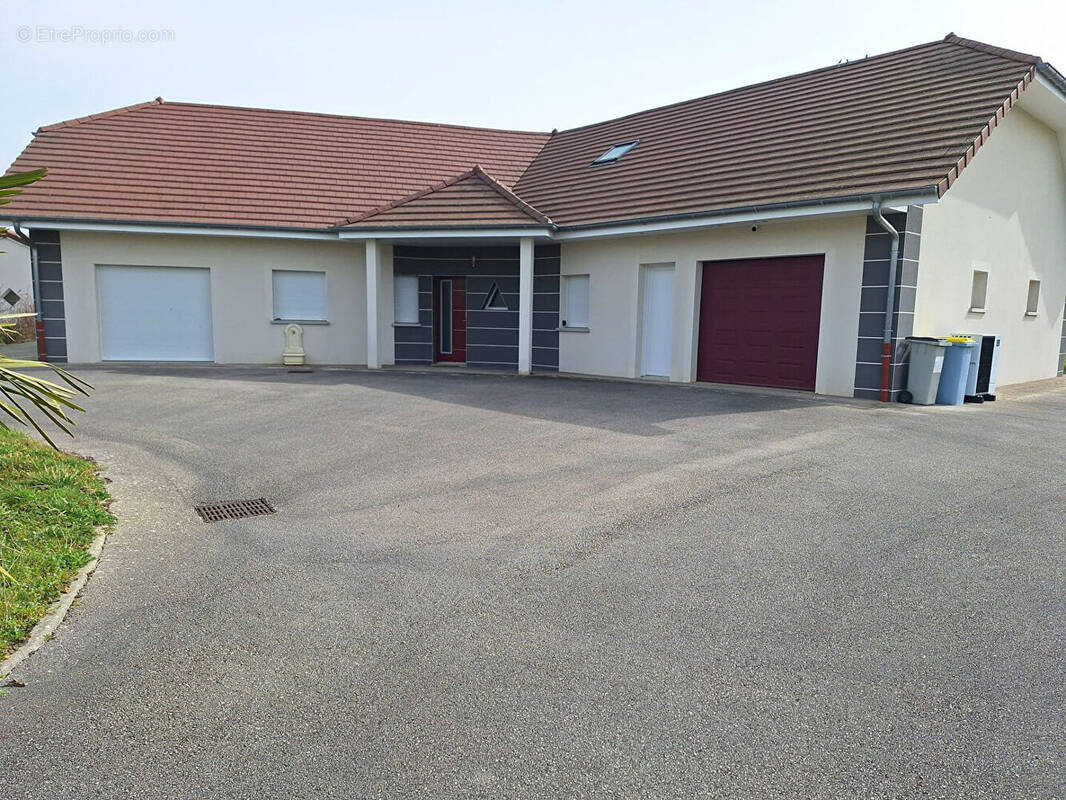 Maison à ASNANS-BEAUVOISIN