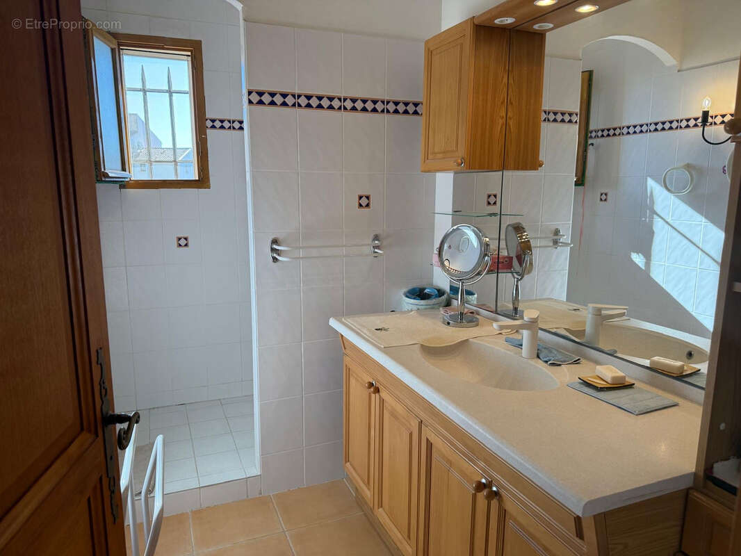 Maison à LES ISSAMBRES