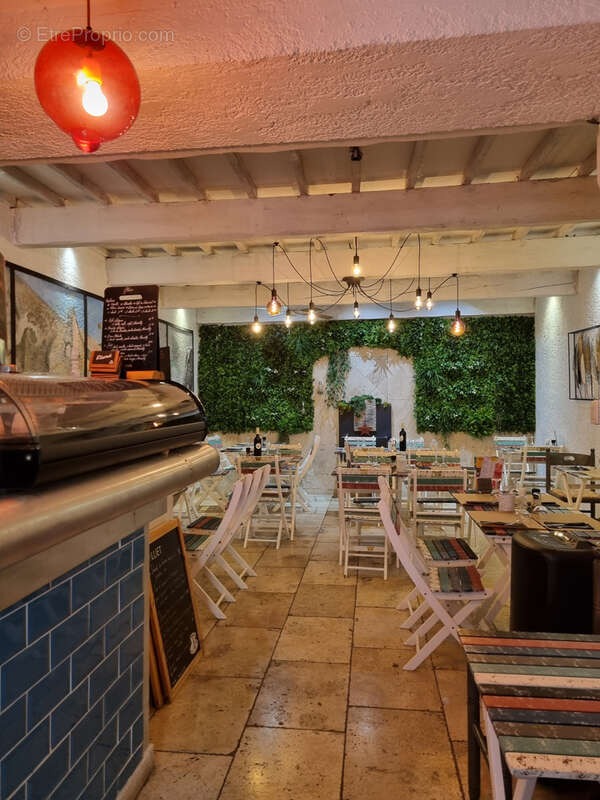 Commerce à MOUSTIERS-SAINTE-MARIE