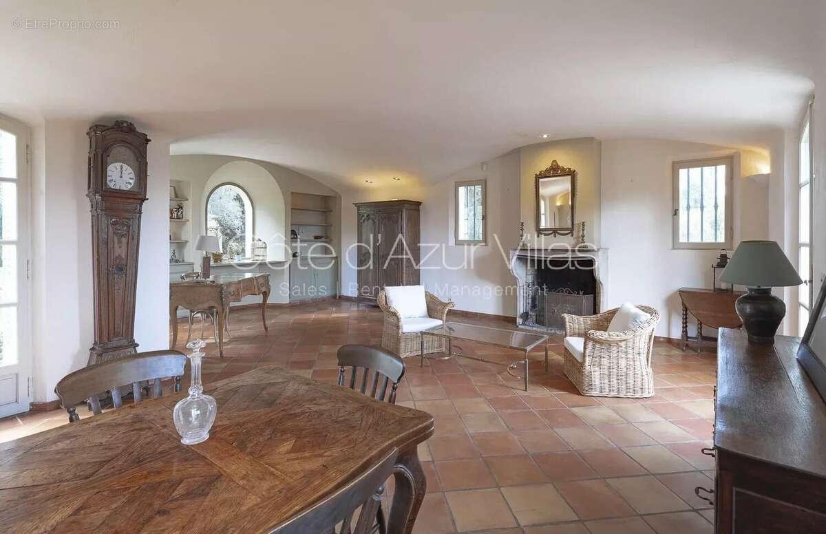 Maison à VALBONNE