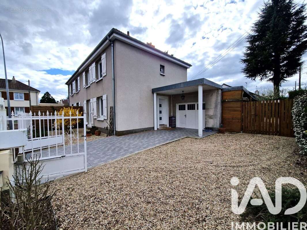 Photo 2 - Maison à SAINT-JEAN-DE-LA-RUELLE