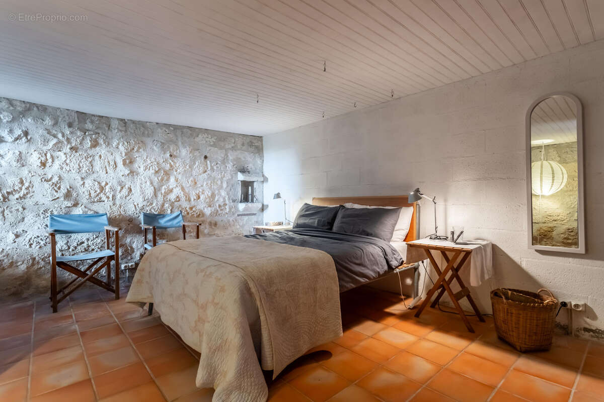 Maison à MONTJOI