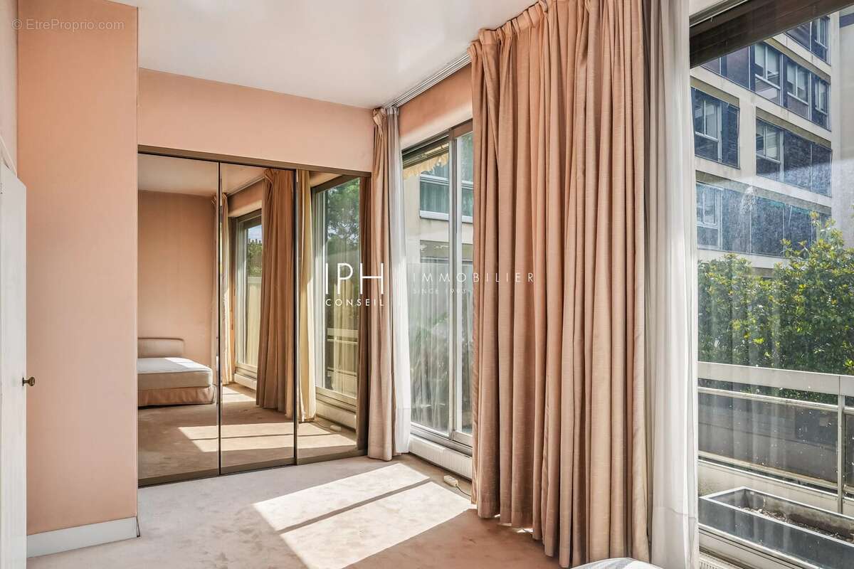Appartement à NEUILLY-SUR-SEINE