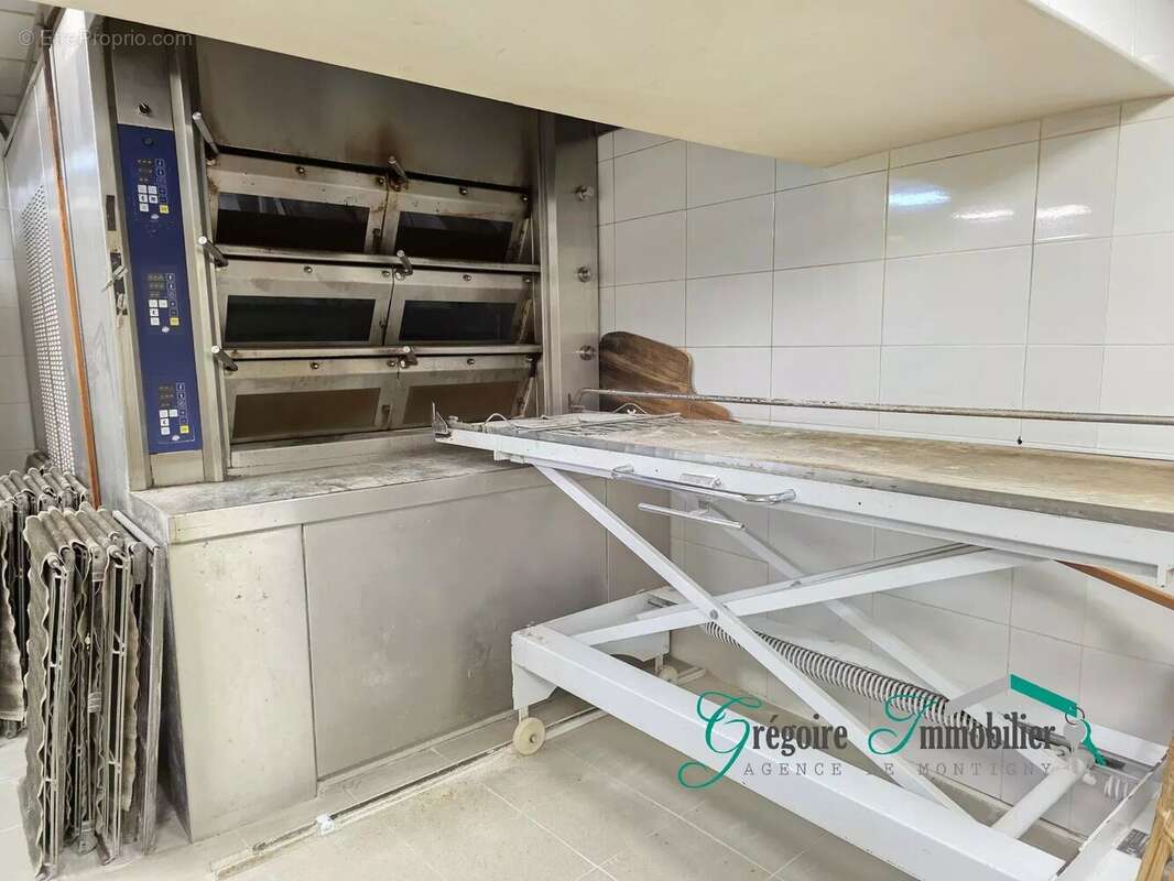 Commerce à FONTAINEBLEAU