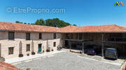 Renovated farmhouse in Arné with traditional courtyard and barn - Maison à ARNE