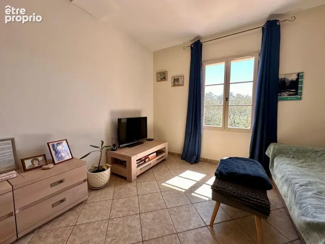 Villa sur terrain boisé avec dépendances + piscine - photo 11