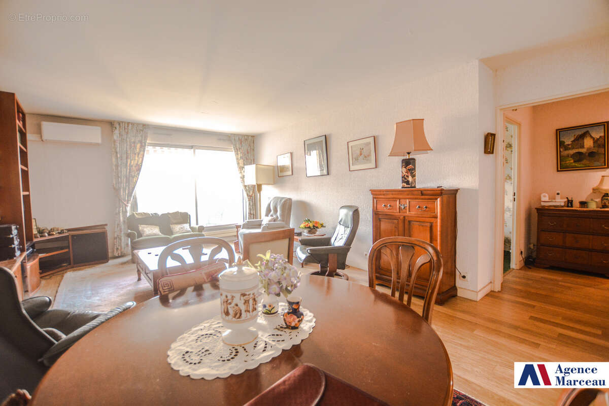 Appartement à COURBEVOIE