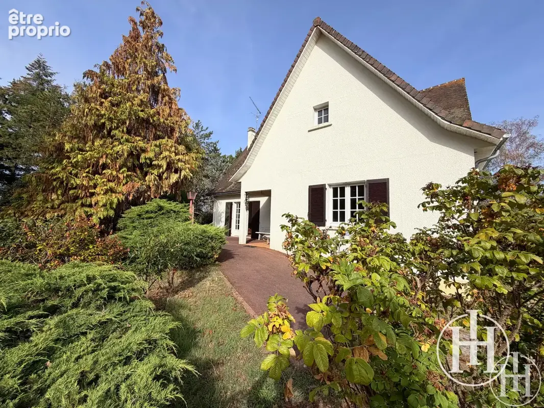 À saisir : deux pas de la forêt de tronçais   maison familiale avec sous-sol sur plus de 3 000 m2 de terrain ! - photo 2