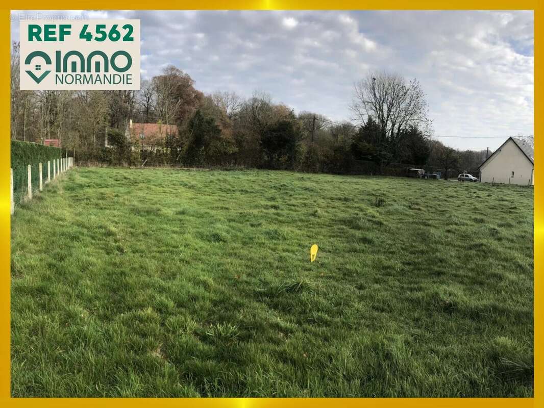 Terrain à FERRIERES-SAINT-HILAIRE