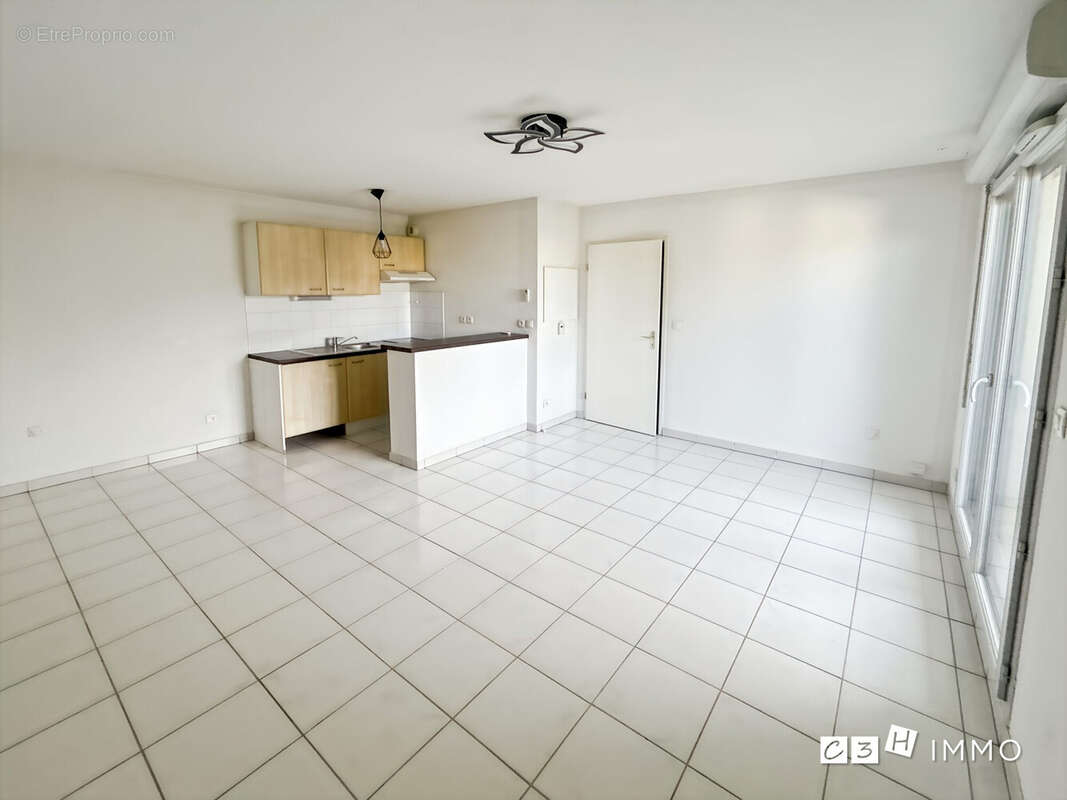 Appartement à LAVERNOSE-LACASSE