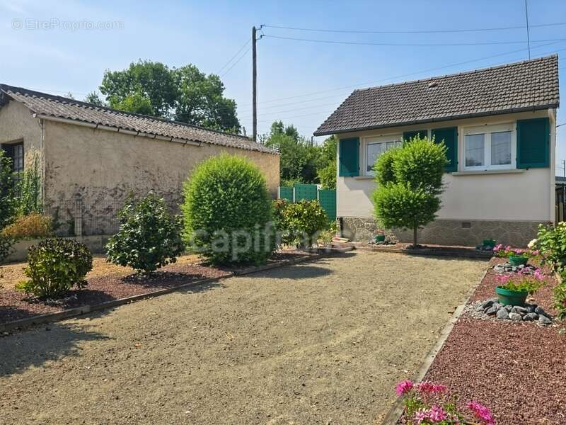 Neuville-sur-Sarthe - Terrain de loisirs de 425 m² en bord de Sarthe. Posez vos valises et profitez ! - photo 4
