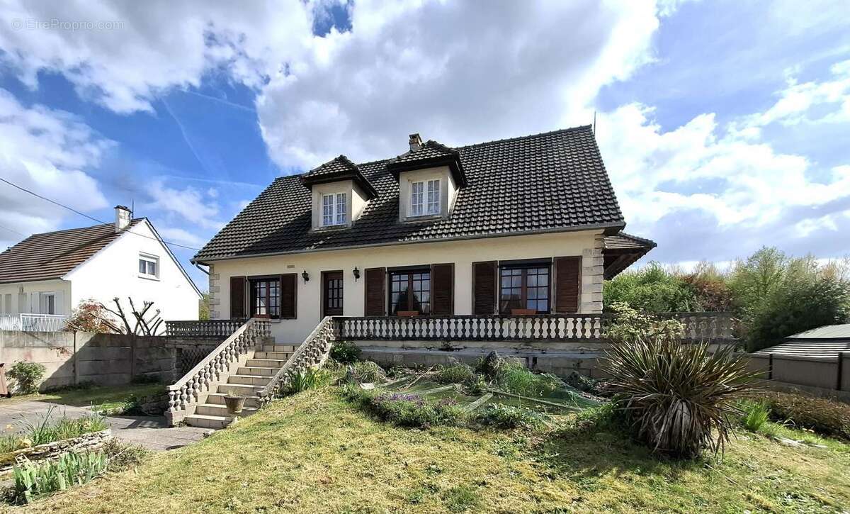 Maison à TRACY-LE-VAL