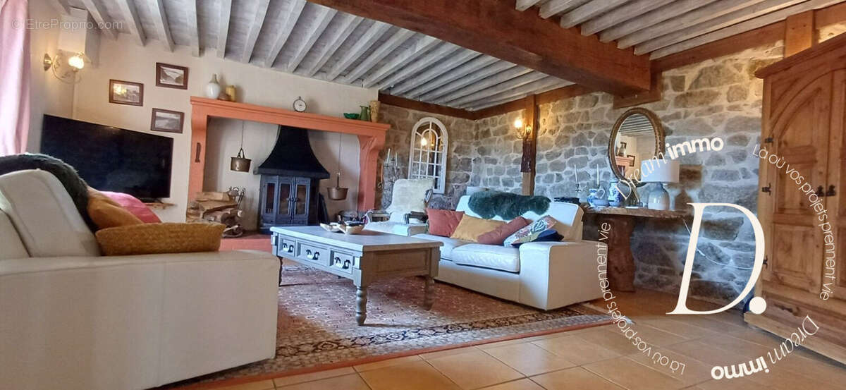 Maison à SAINT-GERVAIS-D'AUVERGNE