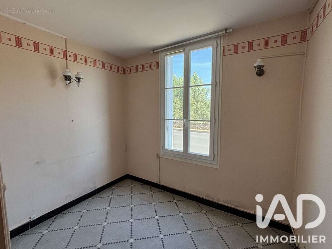 Maison 107 m² à Souzay-Champigny  - photo 5