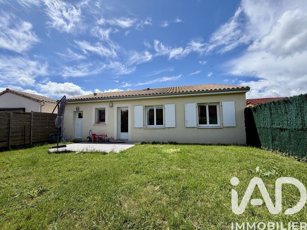 Photo 1 - Maison à MIGNALOUX-BEAUVOIR