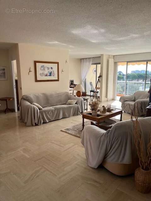 Appartement à MANDELIEU-LA-NAPOULE
