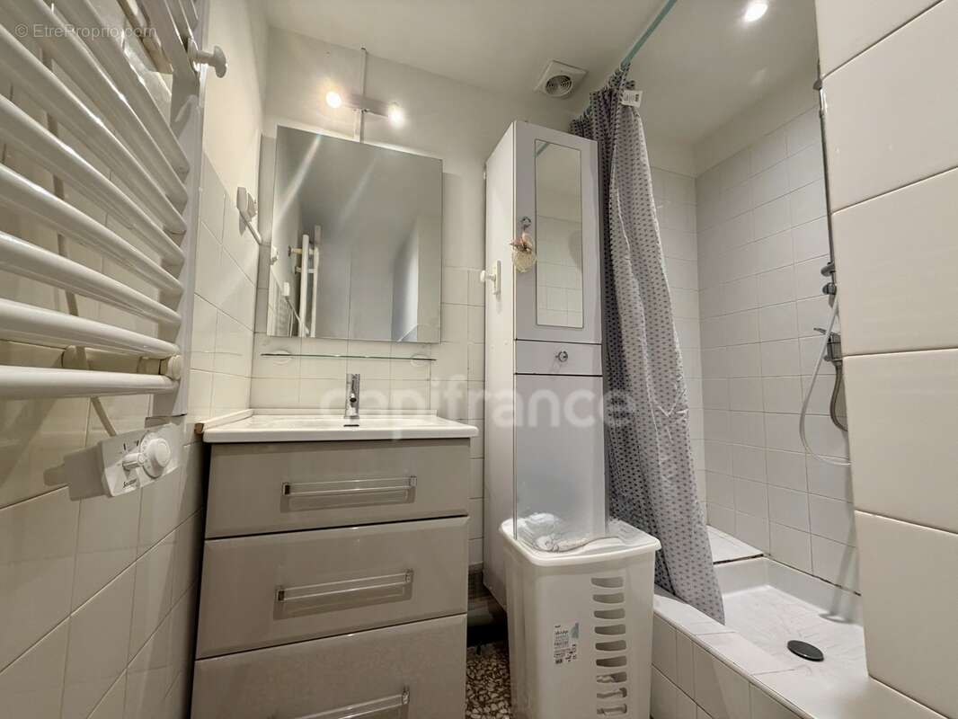 AJACCIO (20), appartement T4, proche centre ville, au sein d'une résidence avec parking, vue dégagée, cave - photo 6