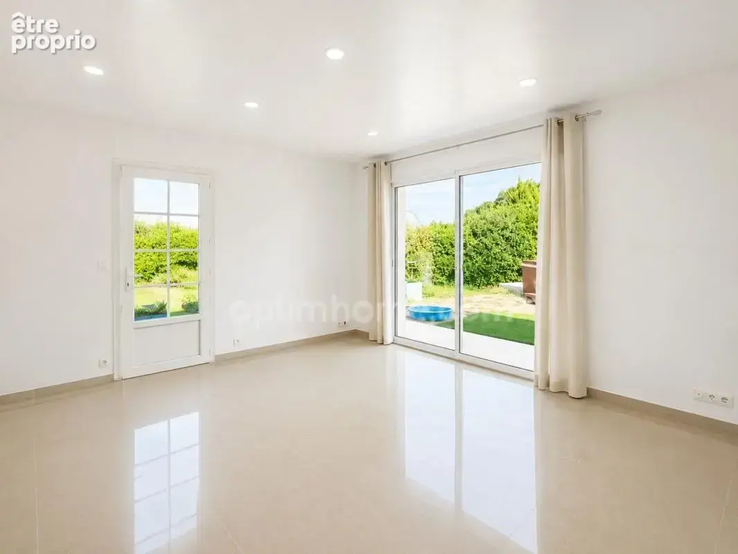 Maison, ferme à rénover, piscine, terrain de 1 900 m² - photo 5
