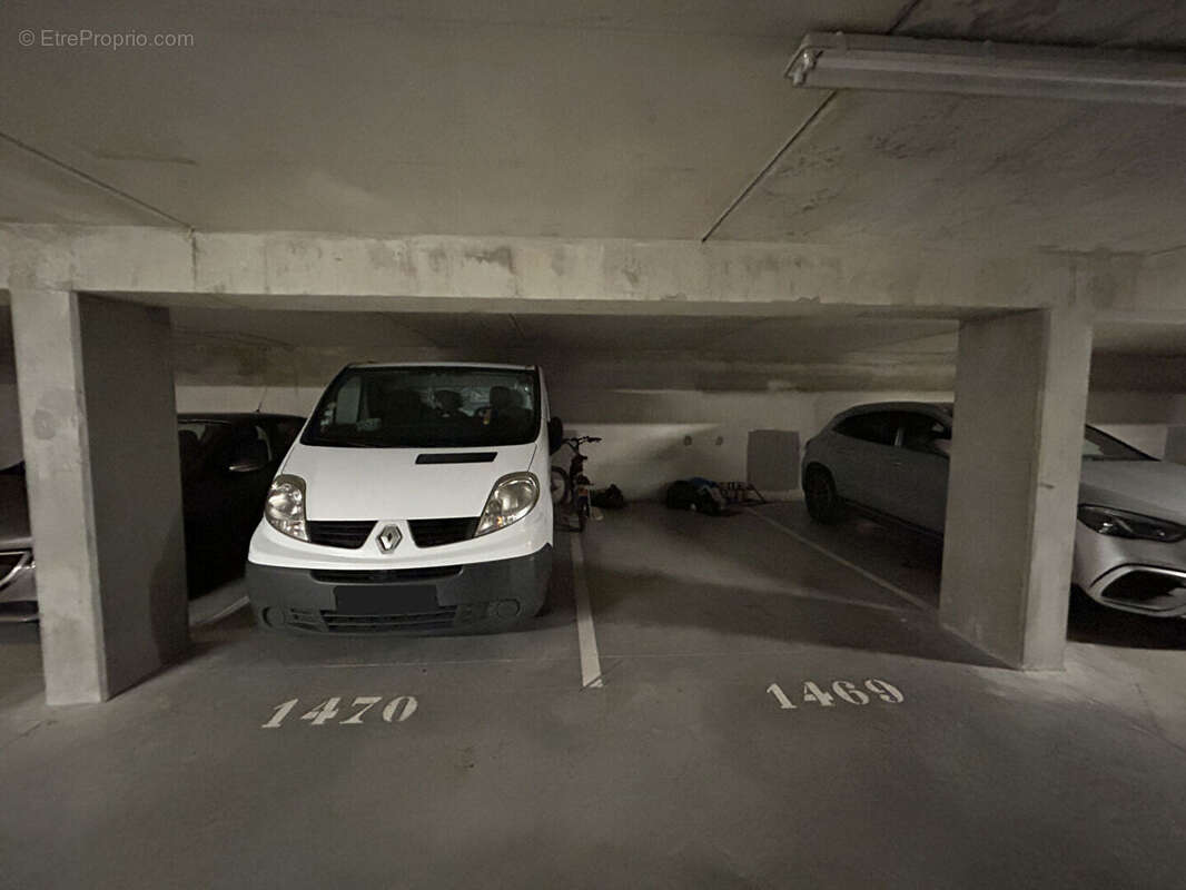 Parking à LE PETIT-QUEVILLY