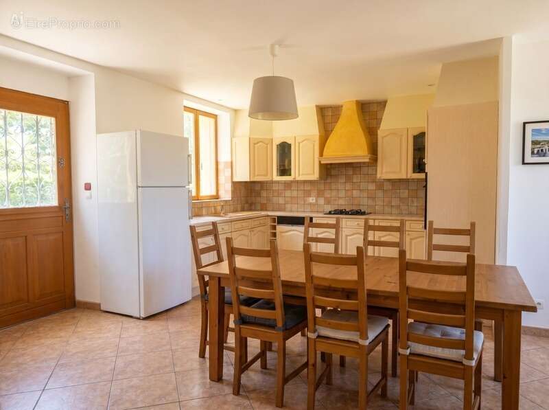 Longère en pierre – 150,76 m² – 6 pièces – 5 chambres – Terrain 6 345 m² – Dépendances – Hangar – Sous-sol complet - photo 5