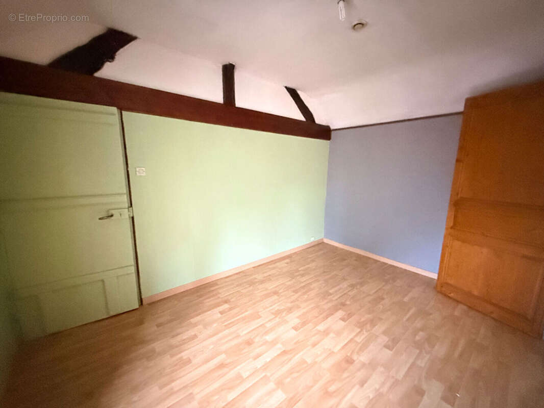 Appartement à JUZIERS