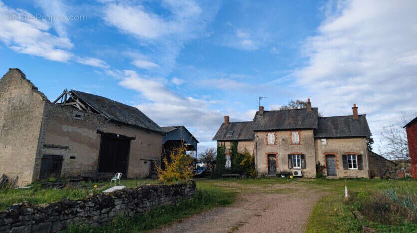 Maison à ALLUY