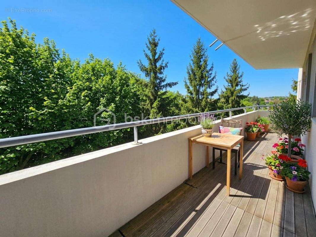 Appartement à DUGNY