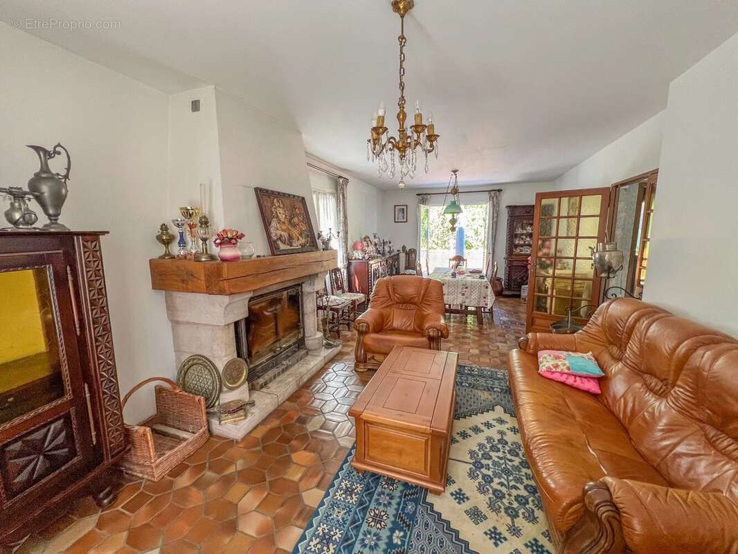 Maison à LE MESNIL-SAINT-DENIS