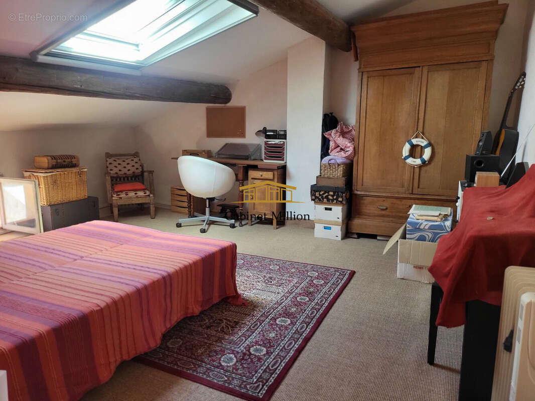 Maison à VIC-LA-GARDIOLE