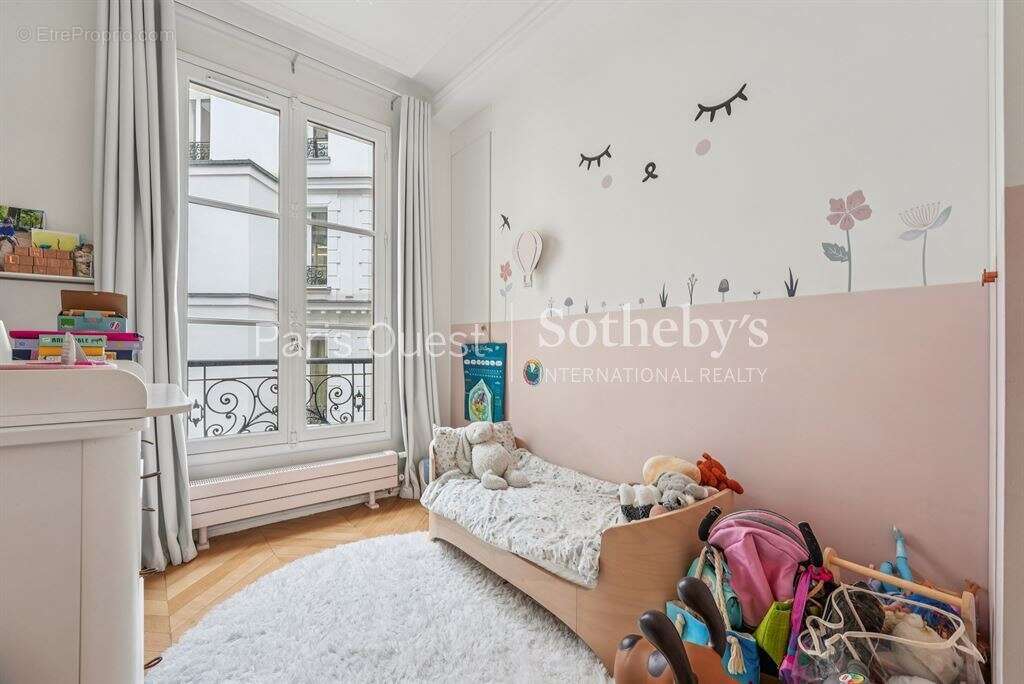 Appartement à PARIS-8E