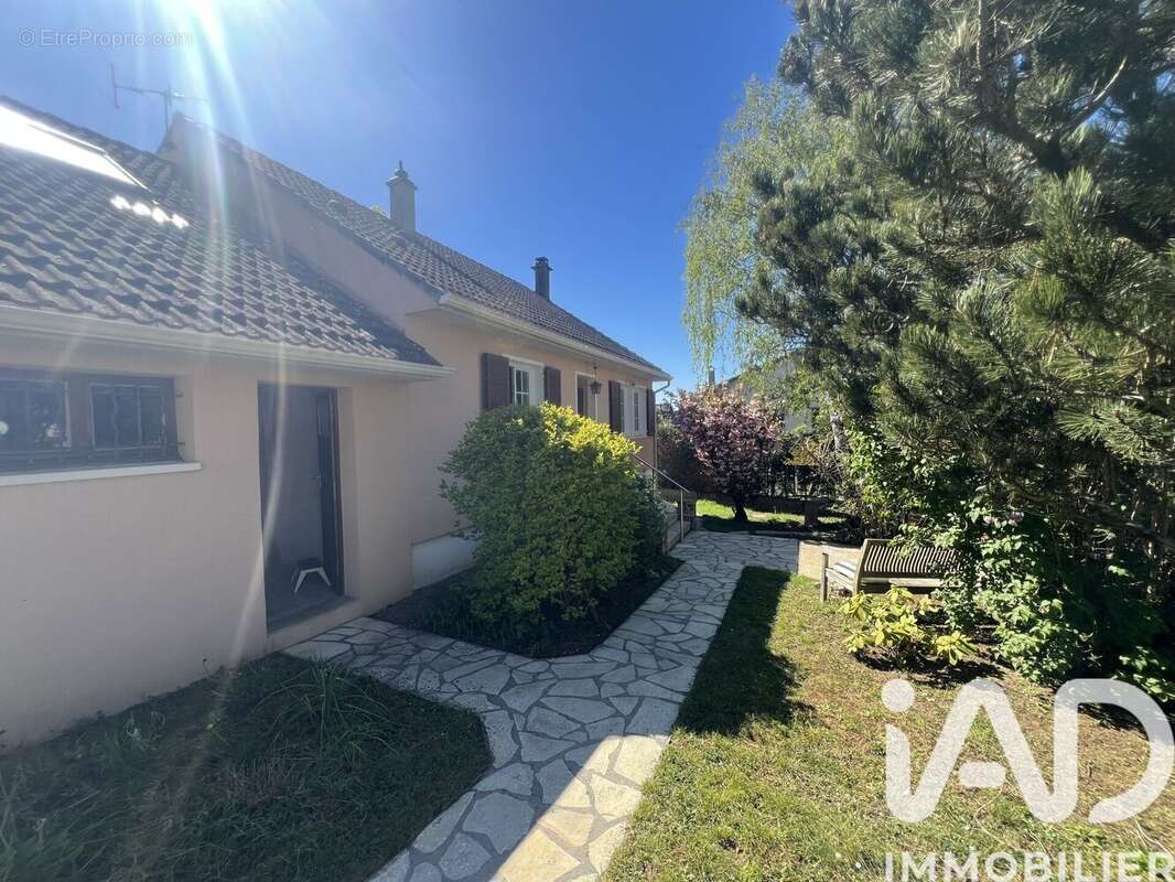 Photo 4 - Maison à SAINTRY-SUR-SEINE