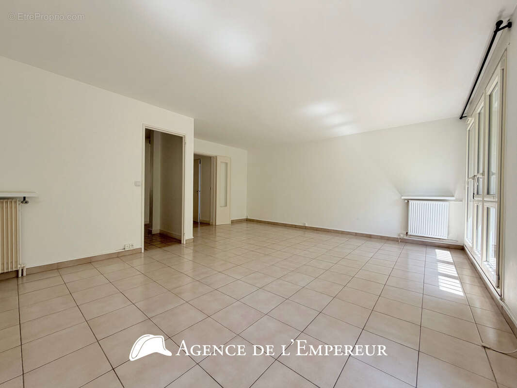 Appartement traversant 5 pièces - Rueil Buzenval - photo 4