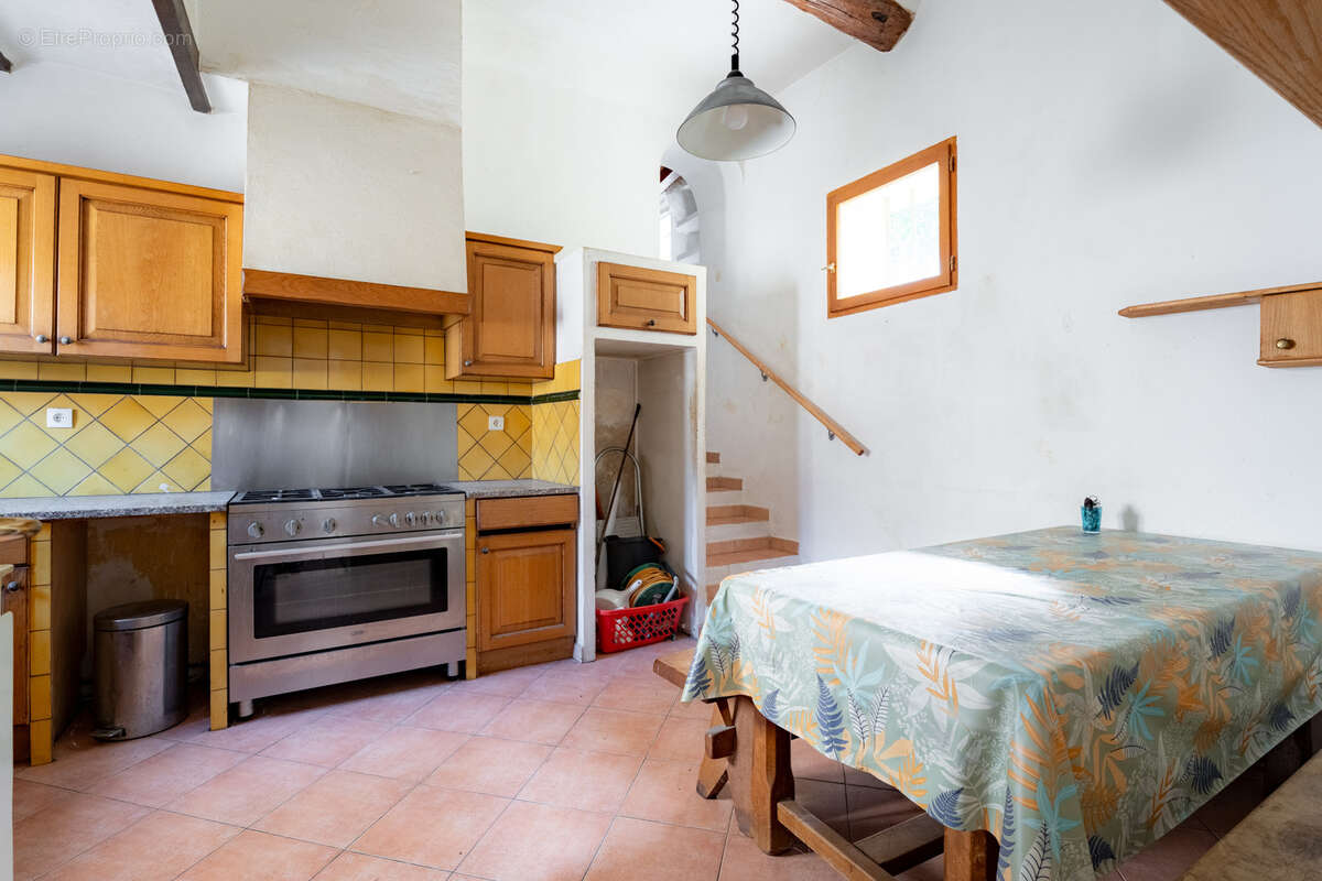 Maison à SIMIANE-COLLONGUE