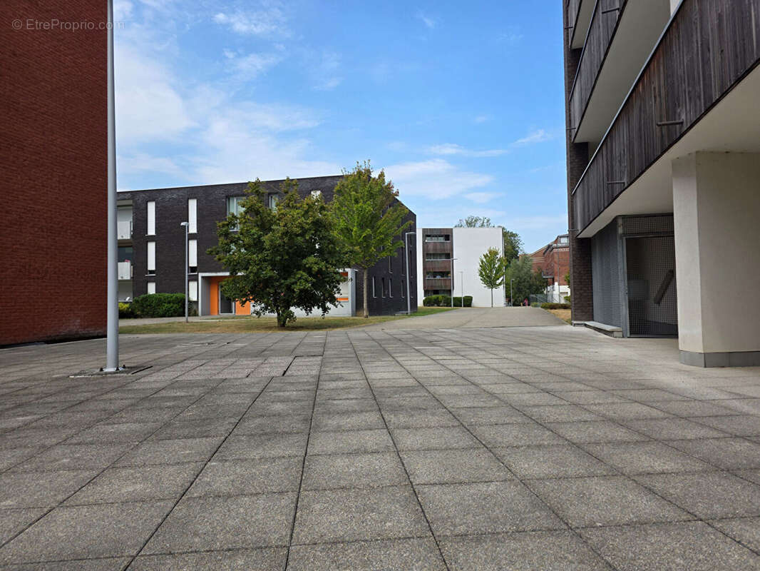 Roubaix edouard vaillant, t2 de 43 m² avec grand balcon, ascenseur et parking. proximité edhec et croix - photo 13