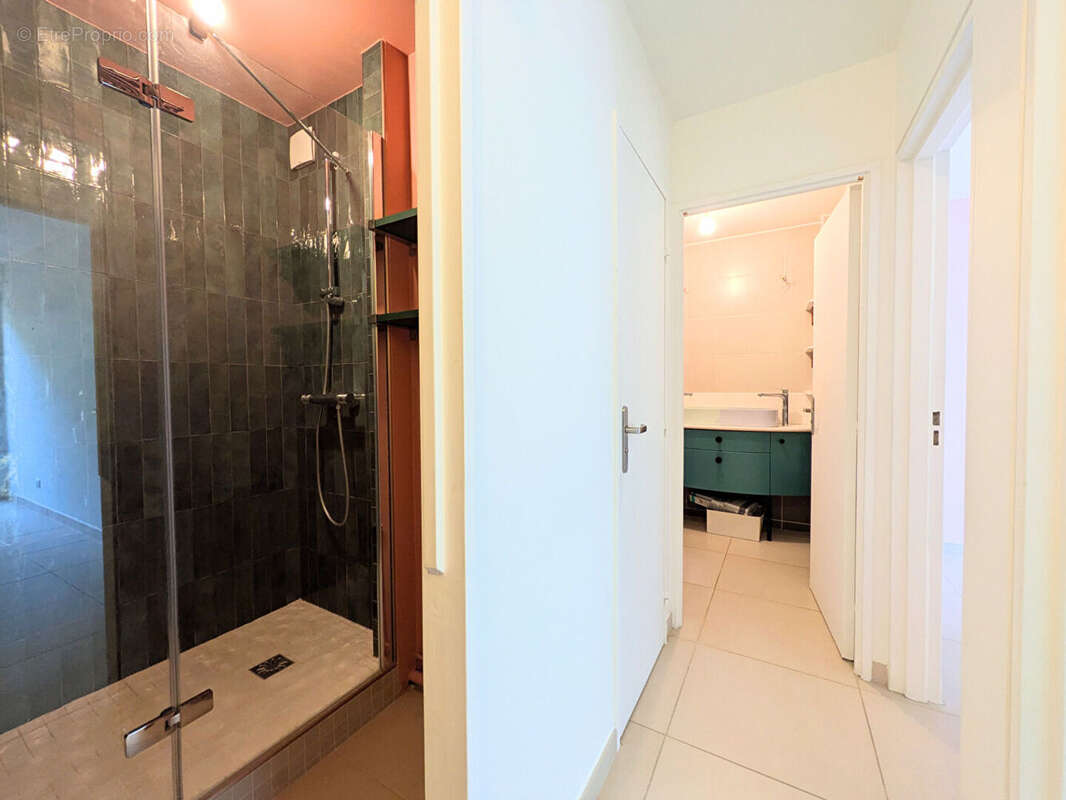 Le Plessis-Robinson, T4 de 96,05 m² en rez-de-jardin avec terrasse et jardin privatif - photo 6