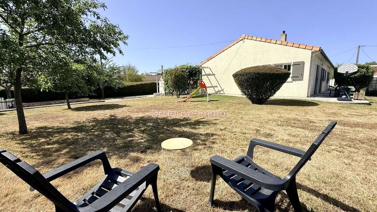 Maison à SAINTE-NEOMAYE