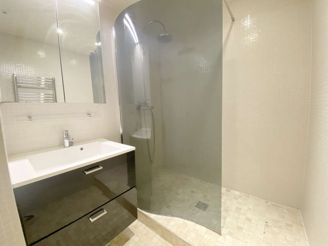 Appartement à CHARENTON-LE-PONT