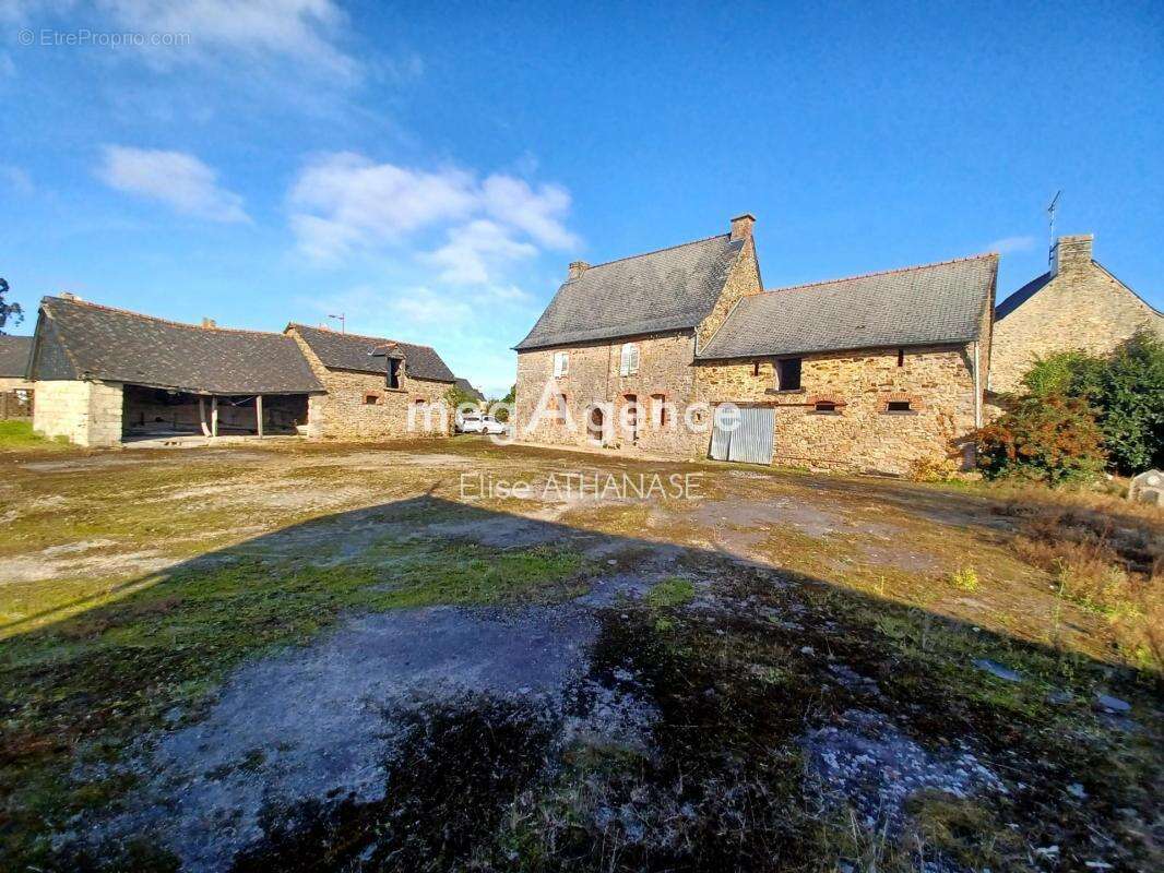 Maison à SAINT-CHRISTOPHE-DES-BOIS
