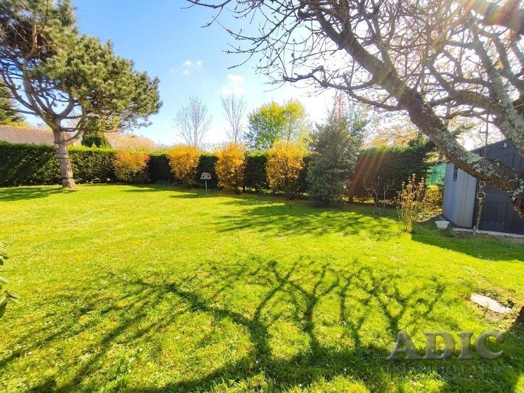 Terrain à LE PLESSIS-BELLEVILLE