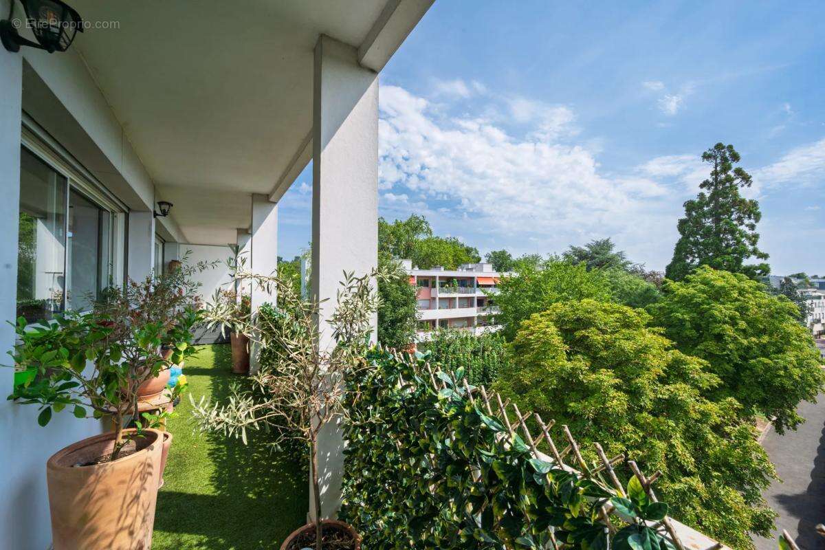 Appartement 5 pièces - Dernier étage - Balcon-terrasse à Garches - photo 6
