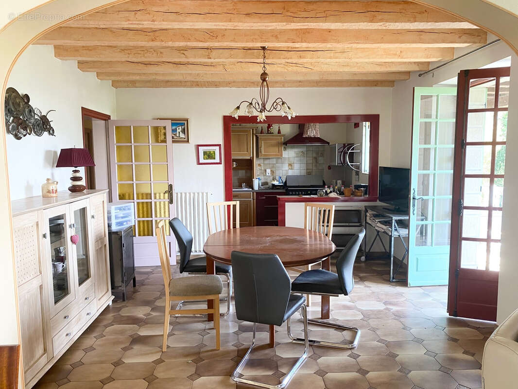 Maison à SAINT-PANTALEON-DE-LARCHE