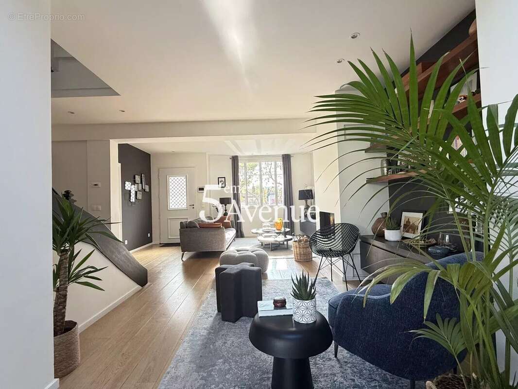 Maison à SAINT-MAUR-DES-FOSSES