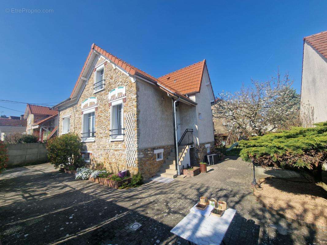 Maison à VAIRES-SUR-MARNE