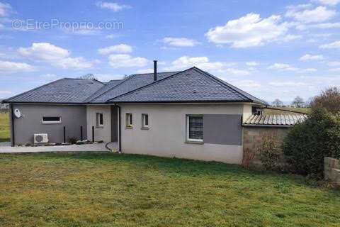 Maison à LA SALVETAT-PEYRALES