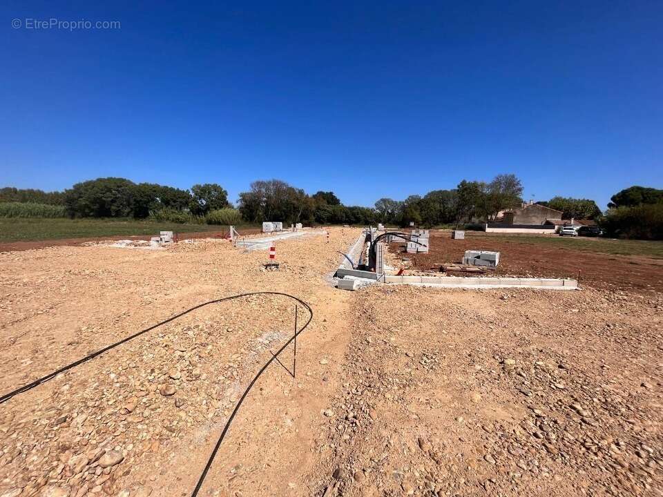 Terrain à SAINT-MARTIN-DE-CRAU