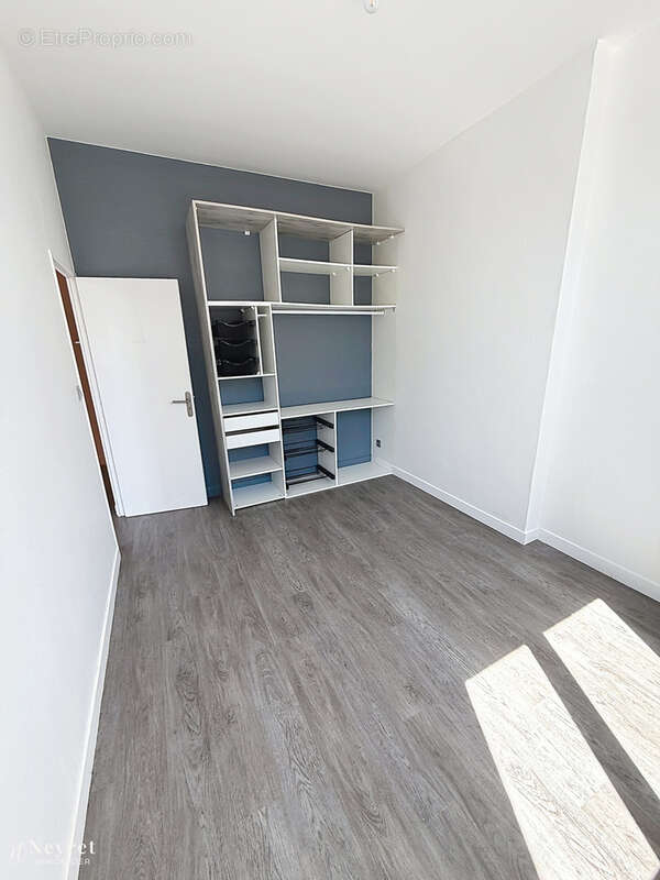 Appartement à SAINT-PRIEST-EN-JAREZ